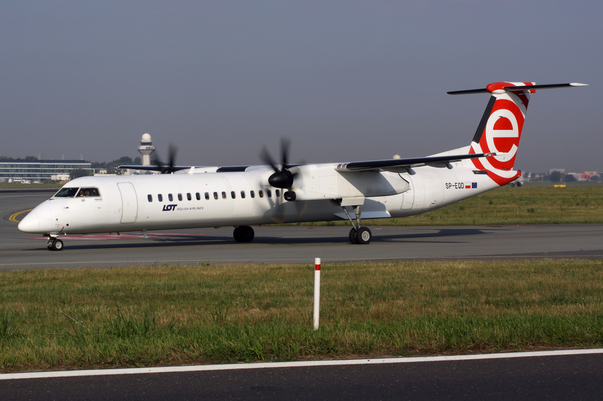 SP-EQD (EuroLOT partial livery) (Aircraft » EPWA Spotting » De Havilland Canada DHC-8 Dash 8 » LOT Polish Airlines)