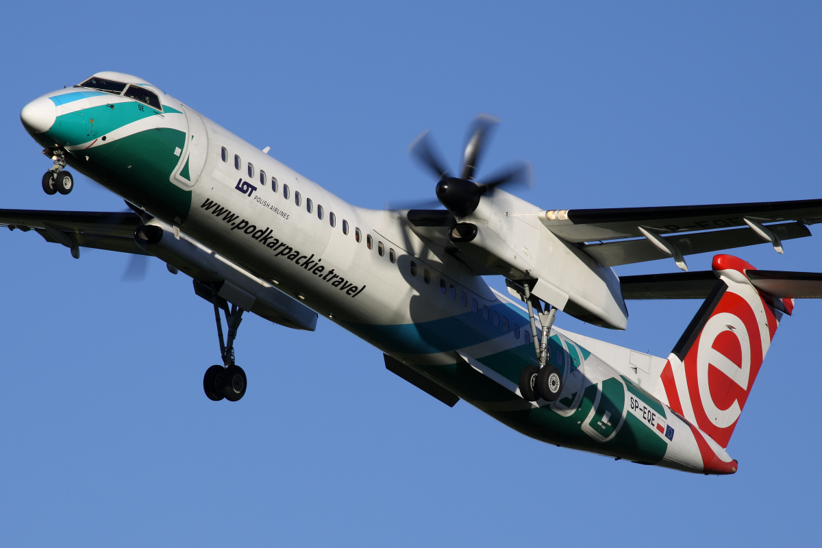 SP-EQE (partial EuroLOT livery, Podkarpackie livery) (Aircraft » EPWA Spotting » De Havilland Canada DHC-8 Dash 8 » LOT Polish Airlines)