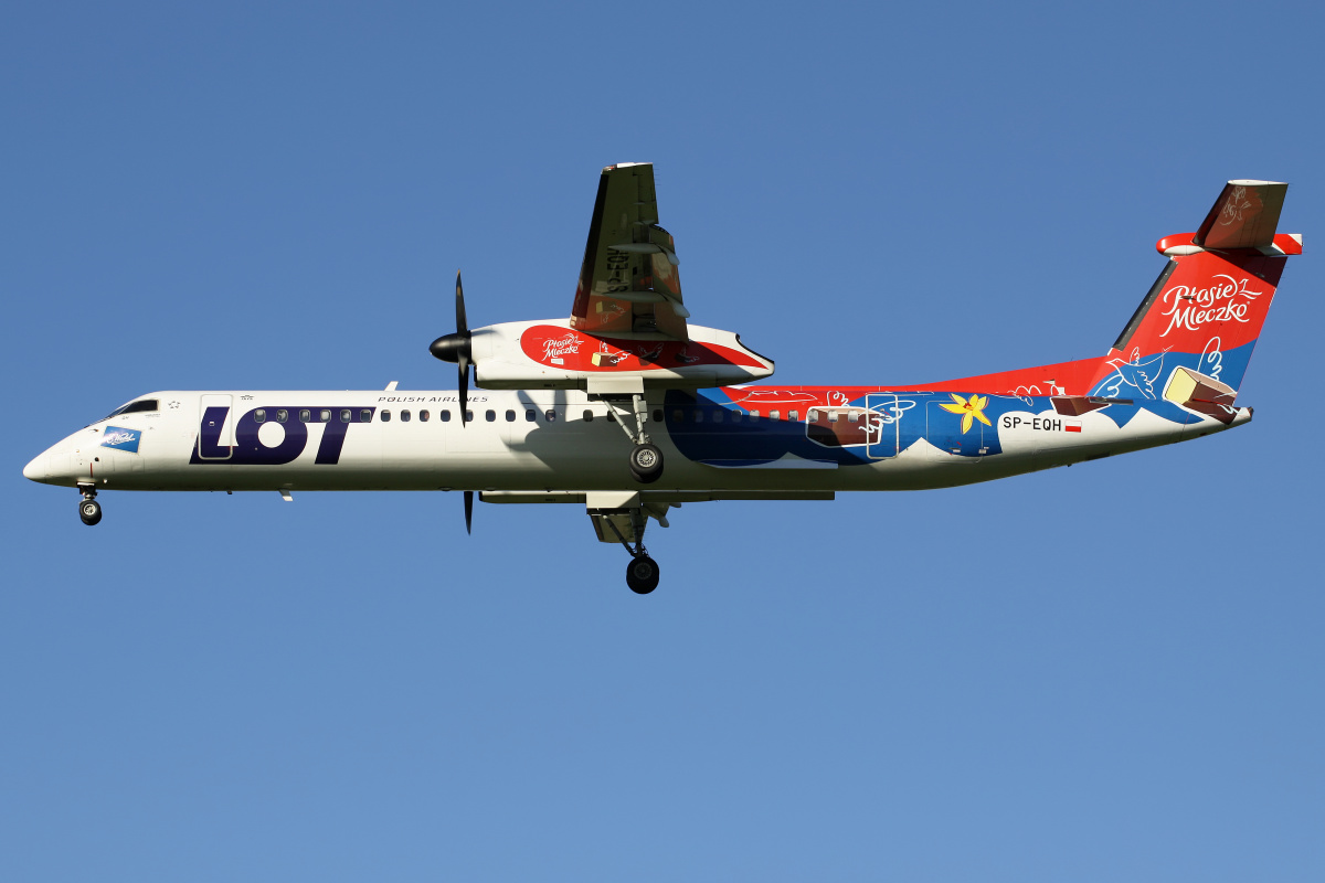 SP-EQH ("Wedel Ptasie Mleczko" wrap) (Aircraft » EPWA Spotting » De Havilland Canada DHC-8 Dash 8 » LOT Polish Airlines)