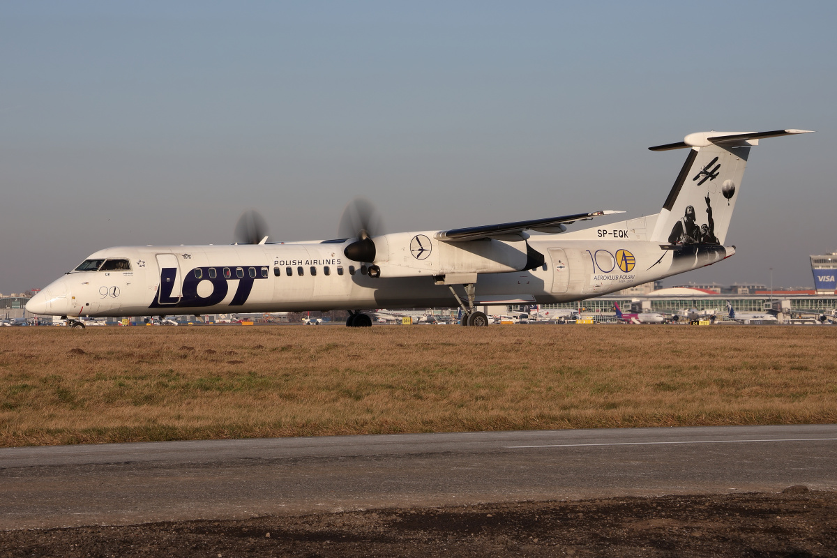 SP-EQK (malowanie 100-lecia Aeroklubu Polskiego) (Samoloty » Spotting na EPWA » De Havilland Canada DHC-8 Dash 8 » Polskie Linie Lotnicze LOT)