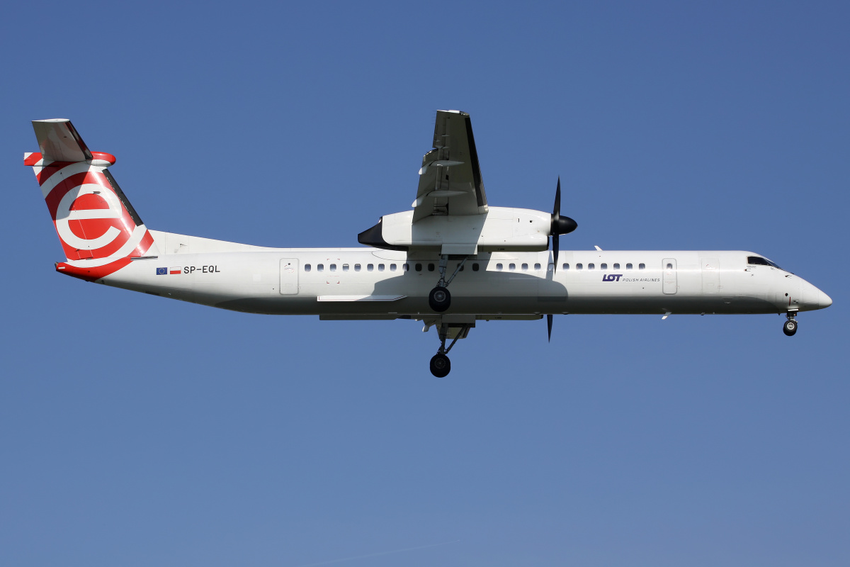 SP-EQL (częściowe malowanie EuroLOT) (Samoloty » Spotting na EPWA » De Havilland Canada DHC-8 Dash 8 » Polskie Linie Lotnicze LOT)