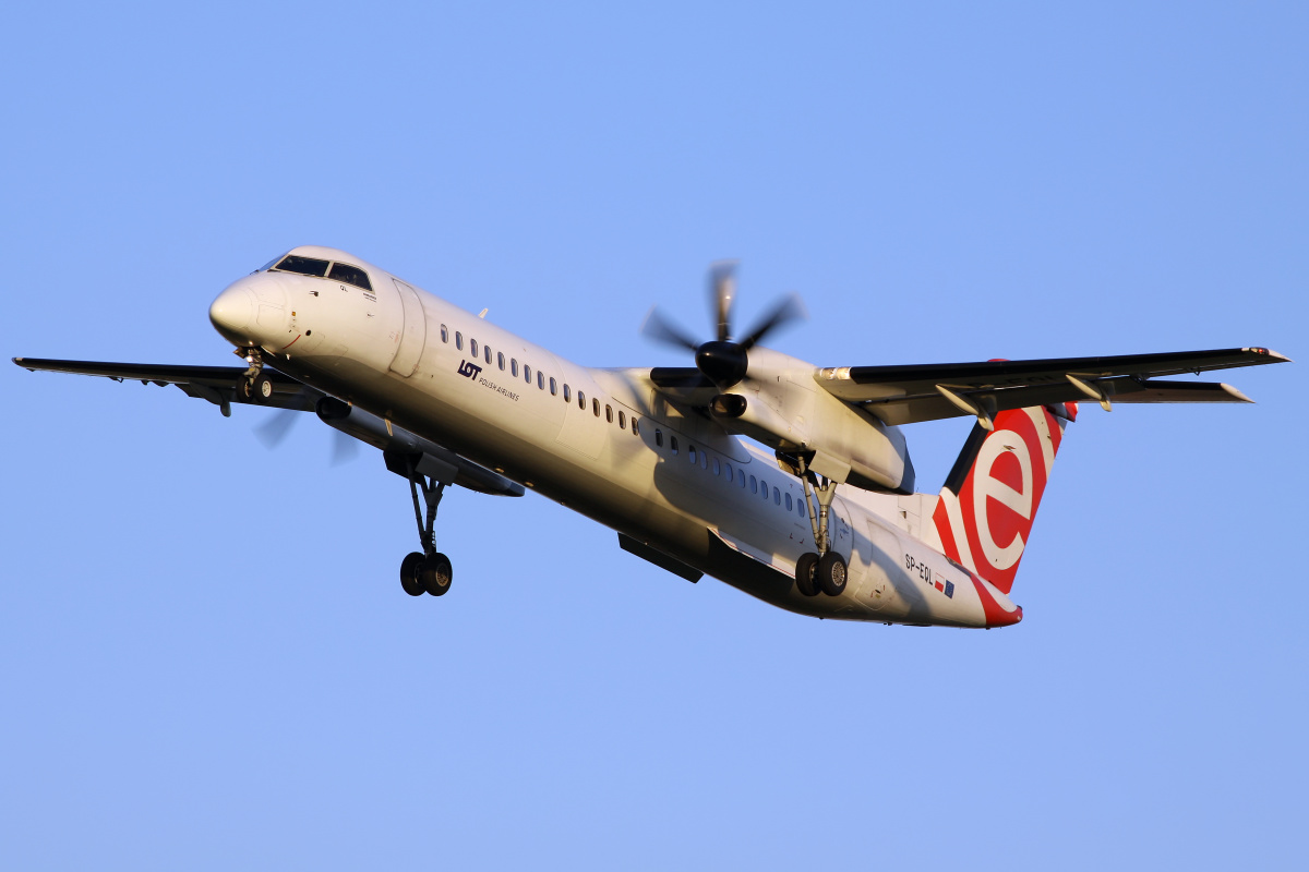 SP-EQL (EuroLOT partial livery) (Aircraft » EPWA Spotting » De Havilland Canada DHC-8 Dash 8 » LOT Polish Airlines)