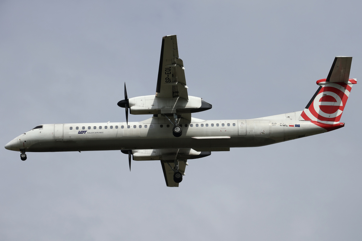 SP-EQL (częściowe malowanie EuroLOT) (Samoloty » Spotting na EPWA » De Havilland Canada DHC-8 Dash 8 » Polskie Linie Lotnicze LOT)