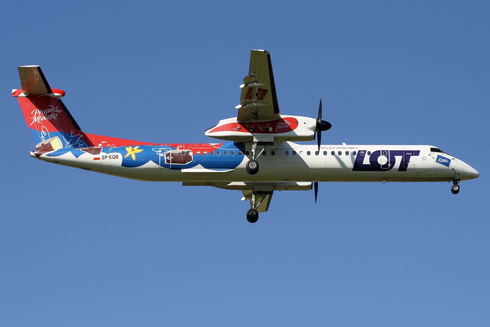 SP-EQB (malowanie Wedel Ptasie Mleczko) (Samoloty » Spotting na EPWA » De Havilland Canada DHC-8 Dash 8 » Polskie Linie Lotnicze LOT)