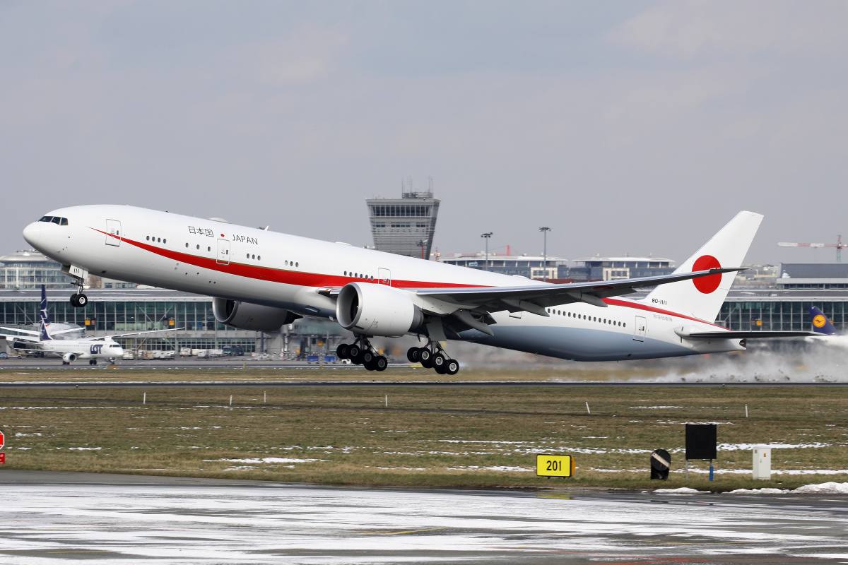 80-1111 (Aircraft » EPWA Spotting » Boeing 777-300ER » Japan Air Self Defence Force (JASDF))