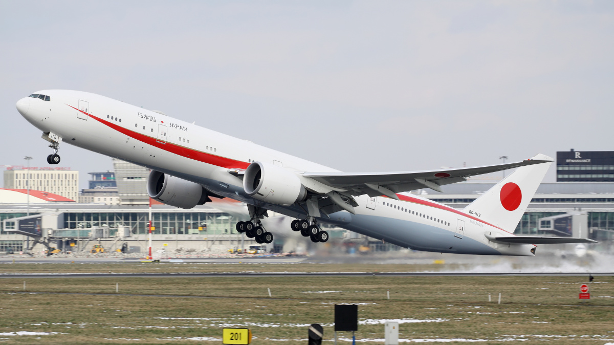 80-1112 (Aircraft » EPWA Spotting » Boeing 777-300ER » Japan Air Self Defence Force (JASDF))
