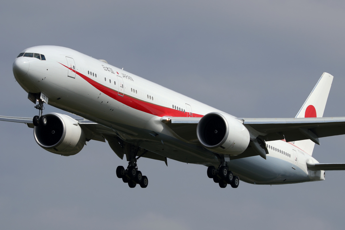 80-1112 (Aircraft » EPWA Spotting » Boeing 777-300ER » Japan Air Self Defence Force (JASDF))