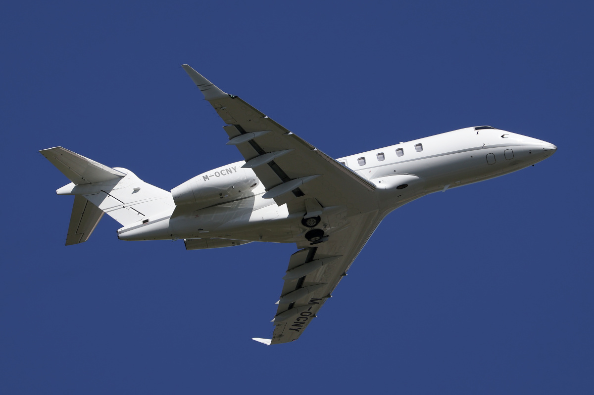 M-OCNY, RCR Jets (Samoloty » Spotting na EPWA » Bombardier BD-100 Challenger 300 » Challenger 350)