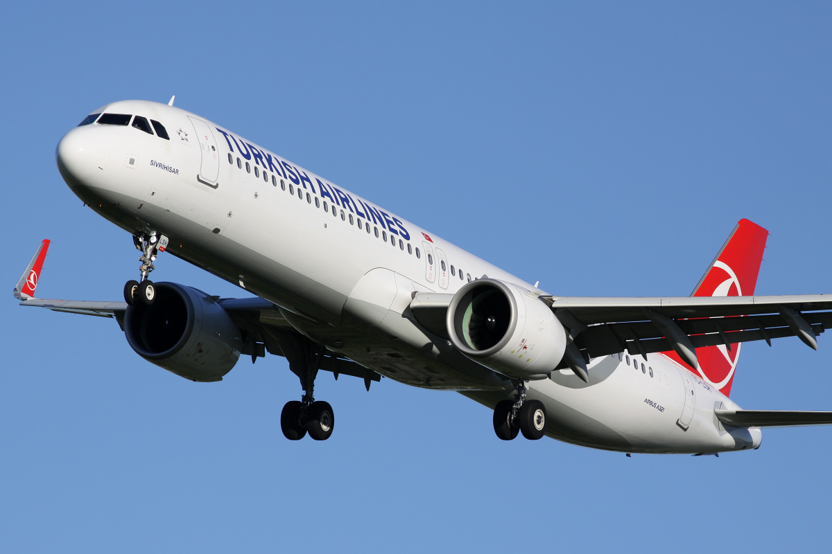 TC-LSH (Samoloty » Spotting na EPWA » Airbus A321neo » THY Turkish Airlines)