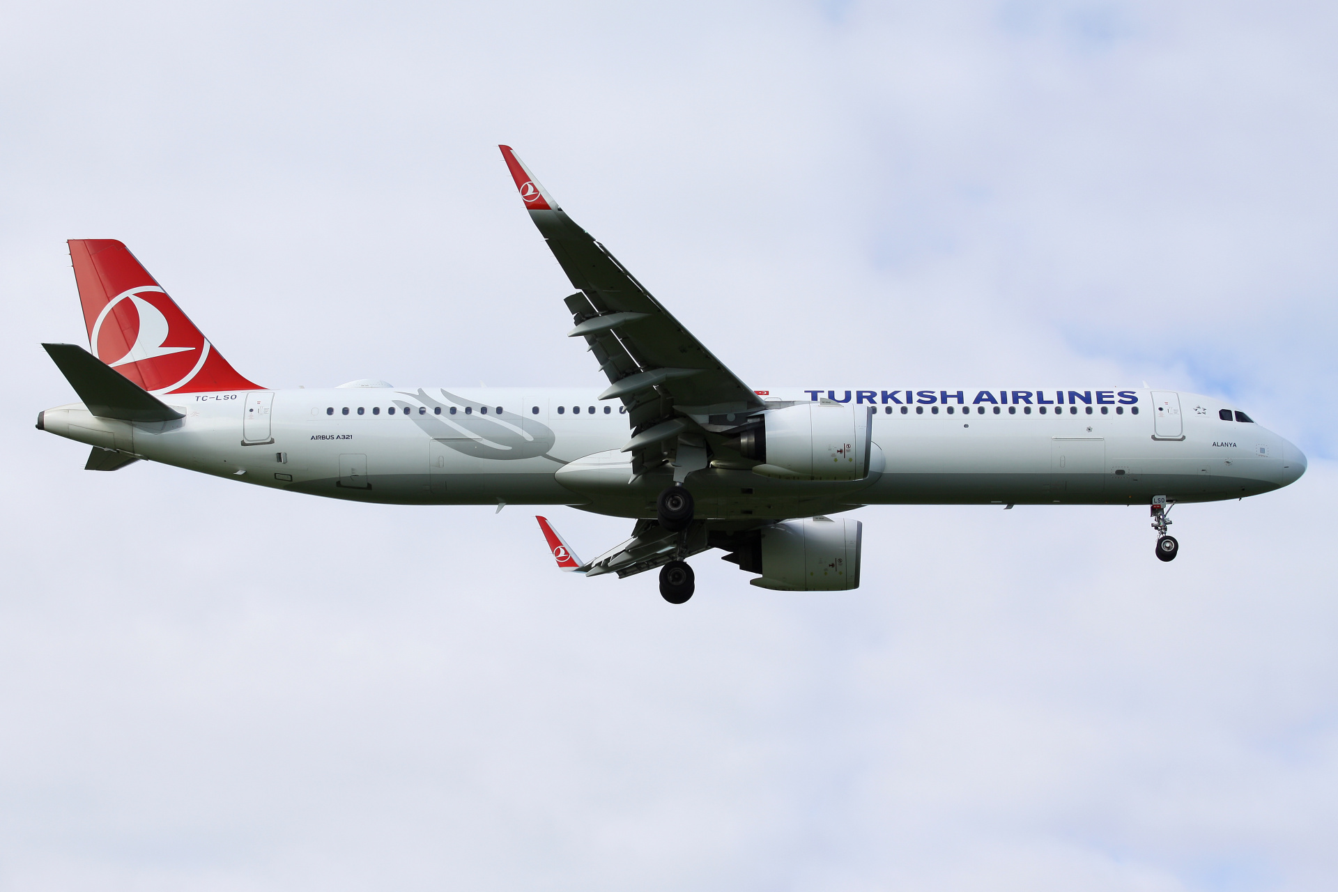 TC-LSO (Samoloty » Spotting na EPWA » Airbus A321neo » THY Turkish Airlines)