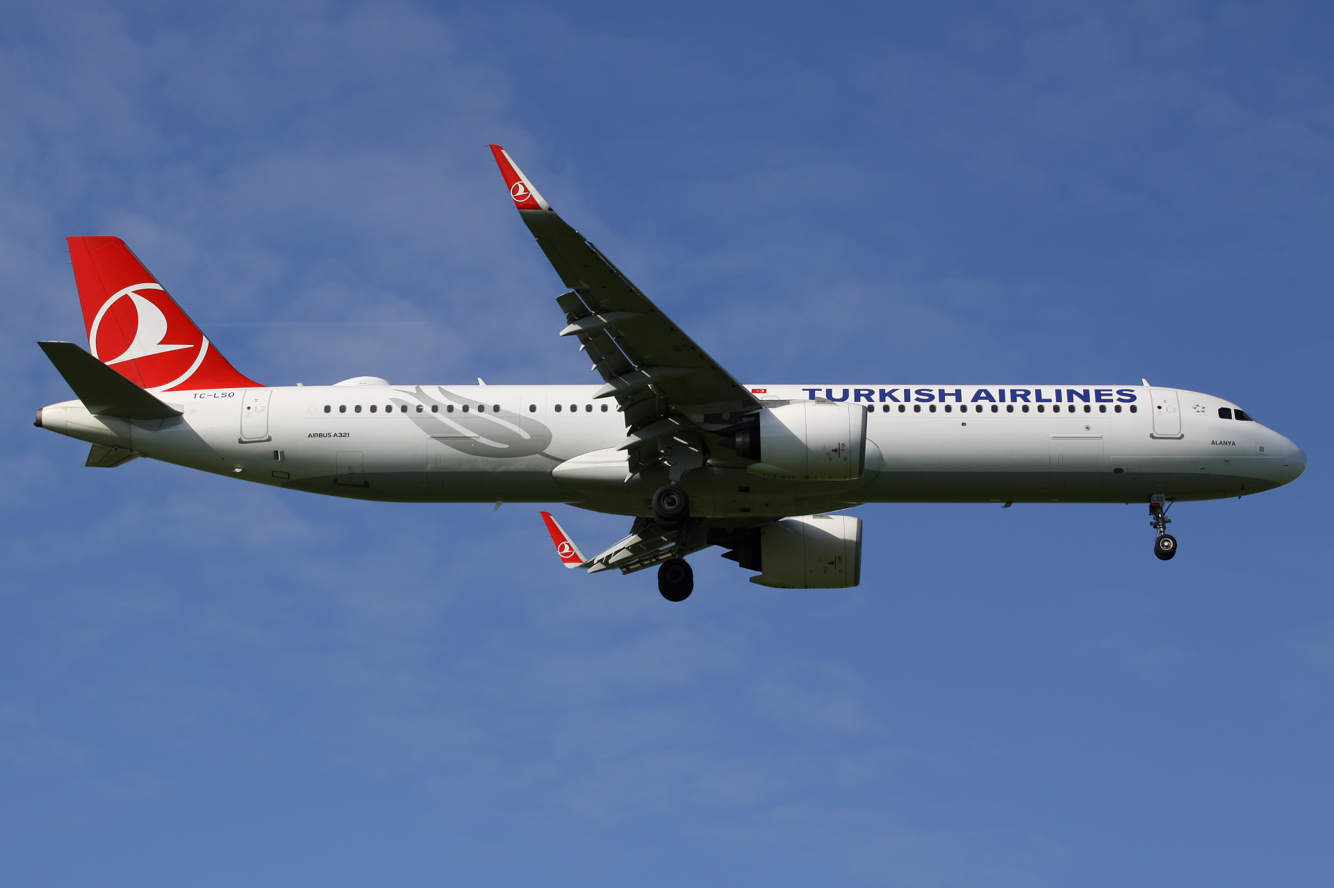 TC-LSO (Samoloty » Spotting na EPWA » Airbus A321neo » THY Turkish Airlines)