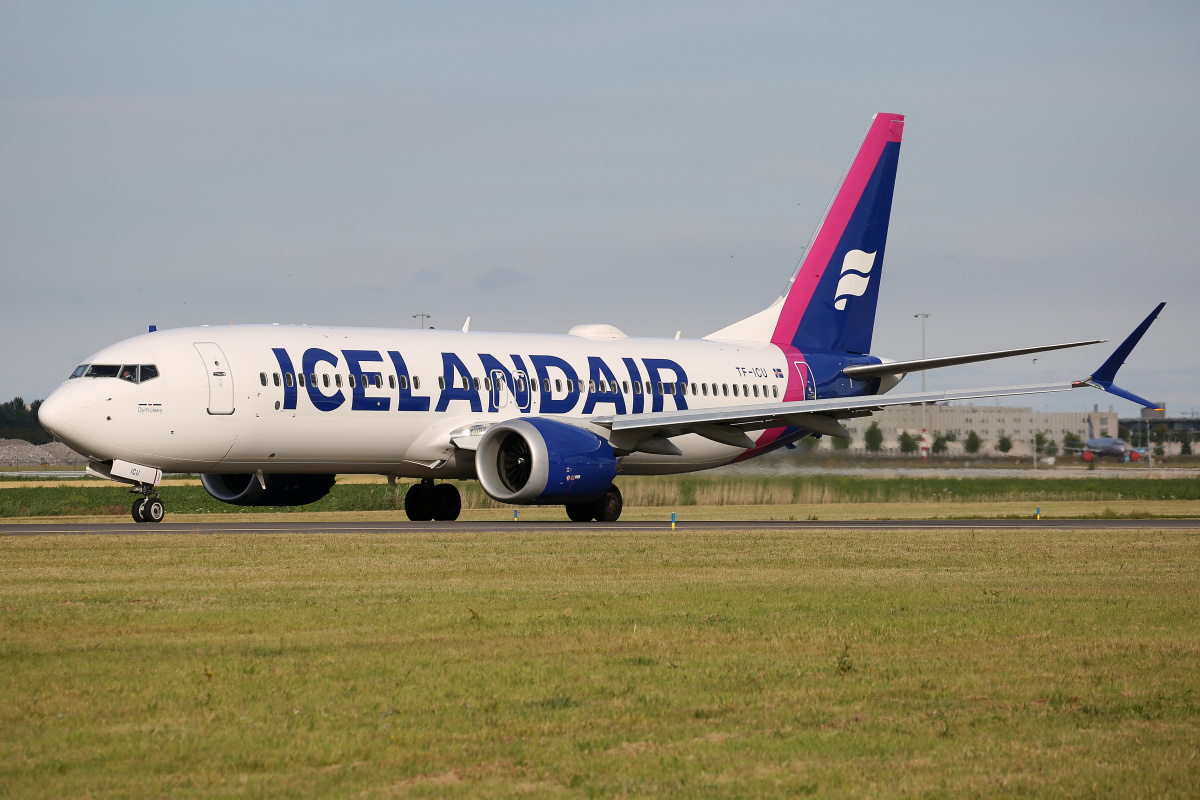 TF-ICU, Icelandair (Samoloty » Spotting na Schiphol » Boeing 737-8 MAX)