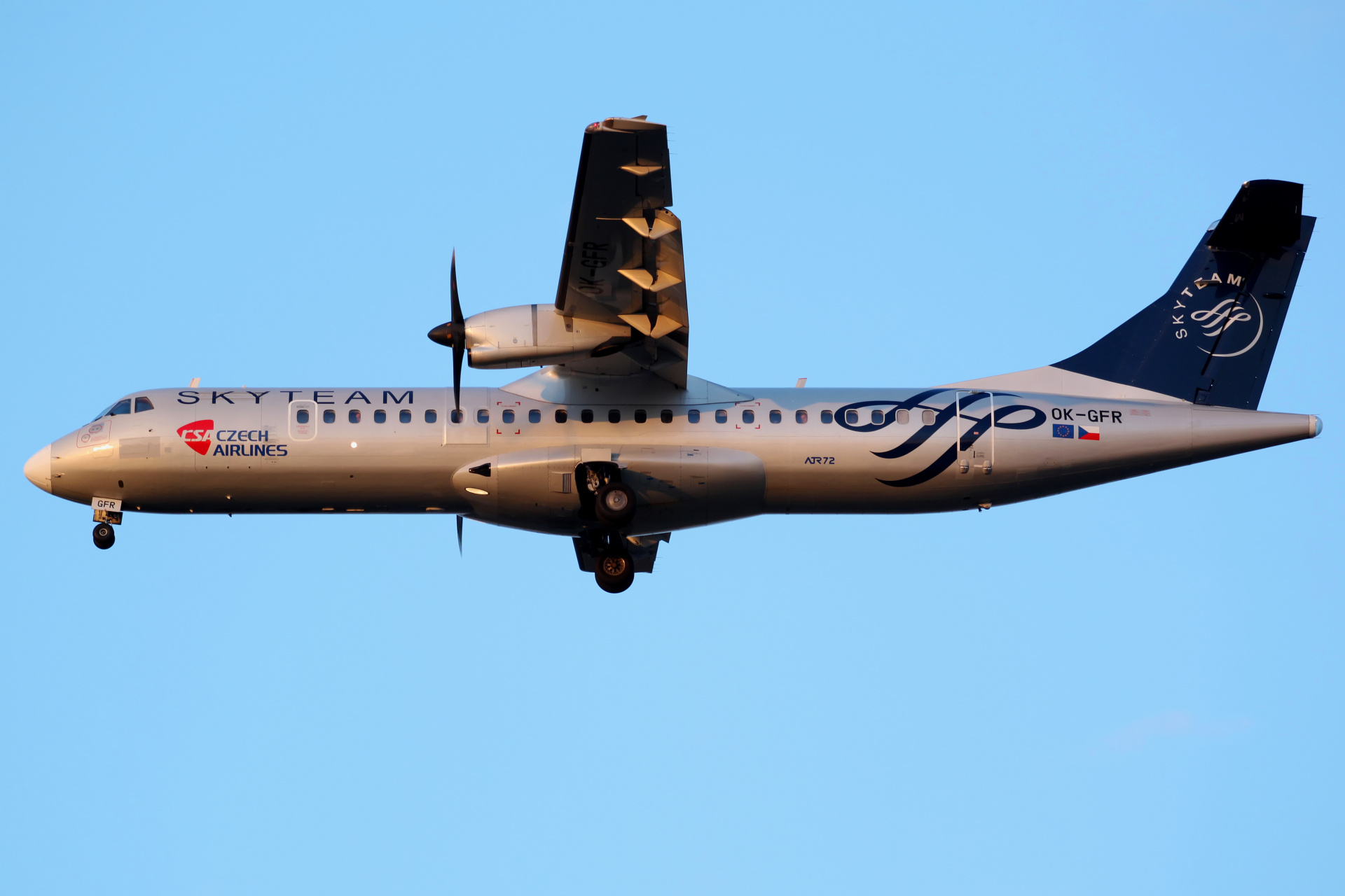 OK-GFR (malowanie SkyTeam) (Samoloty » Spotting na EPWA » ATR 72 » CSA Czech Airlines)