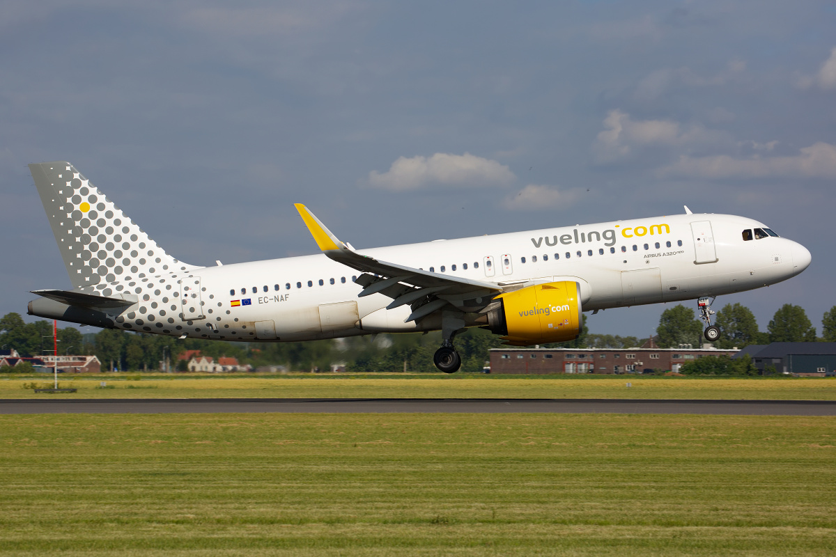 EC-NAF (Samoloty » Spotting na Schiphol » Airbus A320neo » Vueling Airlines)