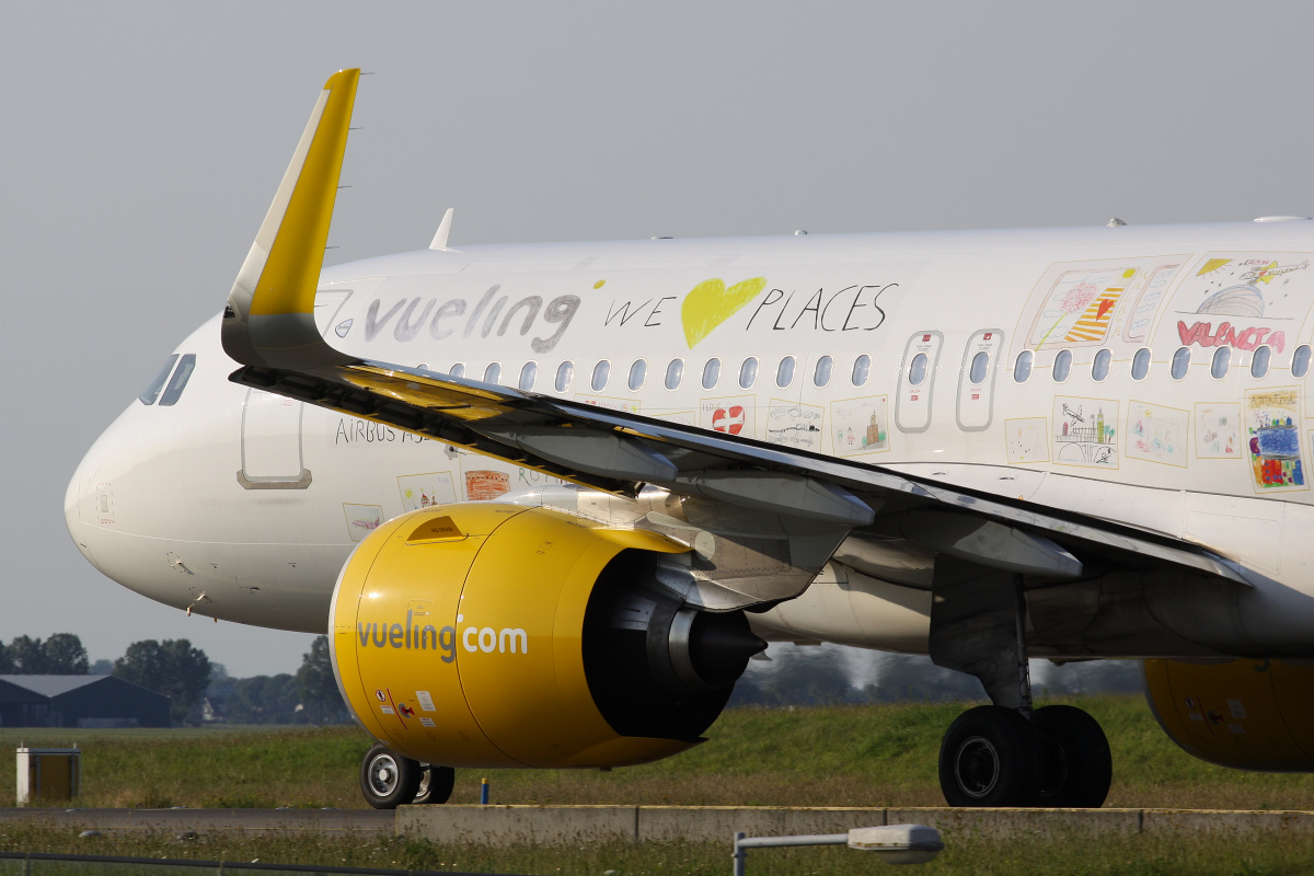 EC-NAJ ("We Love Places" livery) (Aircraft » Schiphol Spotting » Airbus A320neo » Vueling Airlines)