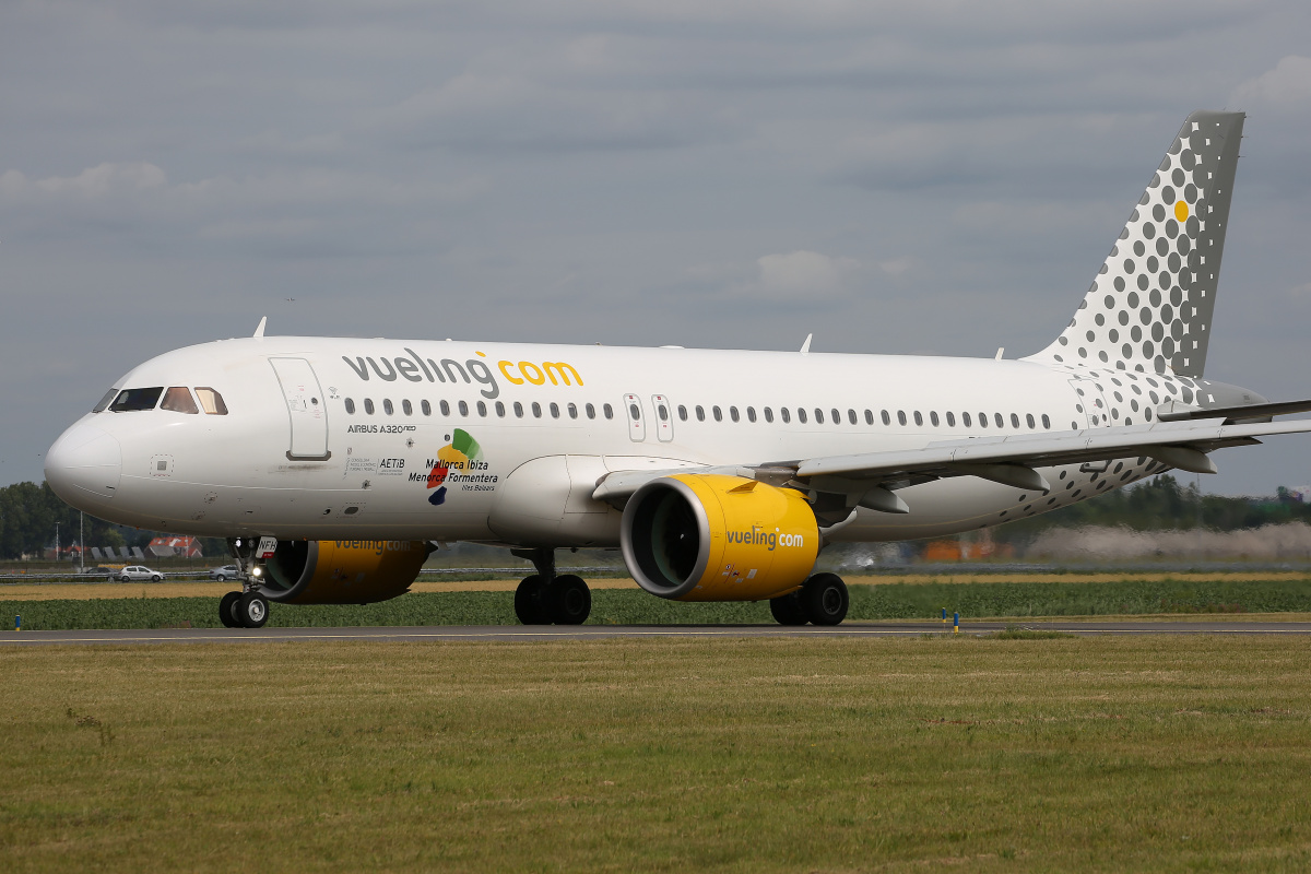 EC-NFH (Mallorca Ibiza Menorca Formentera sticker) (Aircraft » Schiphol Spotting » Airbus A320neo » Vueling Airlines)