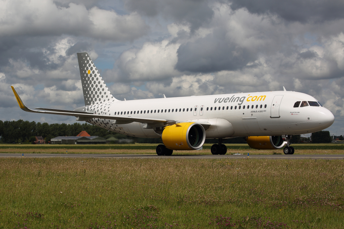 EC-NFK ("Eglantyne Jebb - Save the Children" sticker) (Aircraft » Schiphol Spotting » Airbus A320neo » Vueling Airlines)