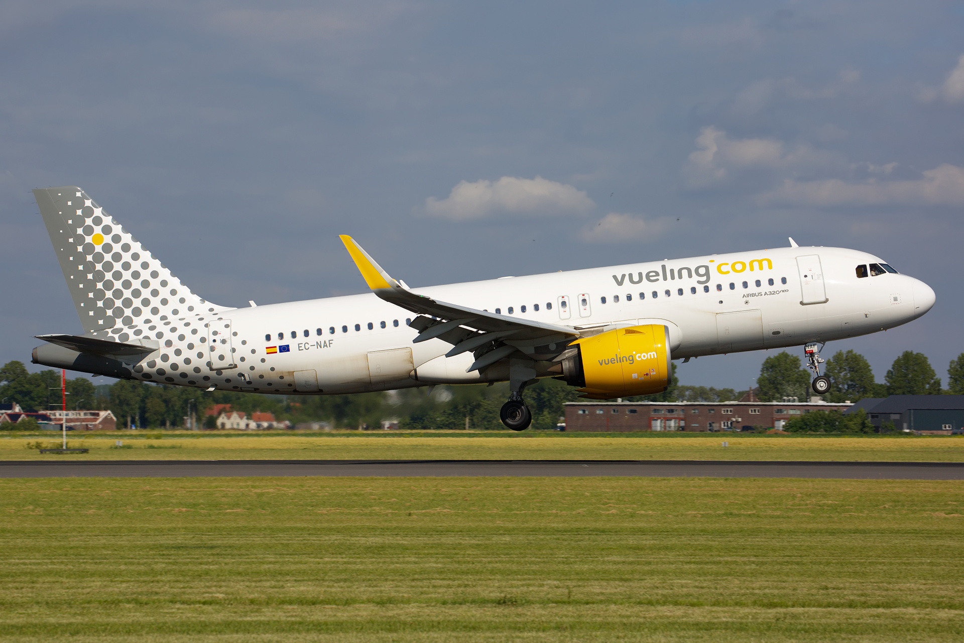 EC-NAF (Aircraft » Schiphol Spotting » Airbus A320neo » Vueling Airlines)