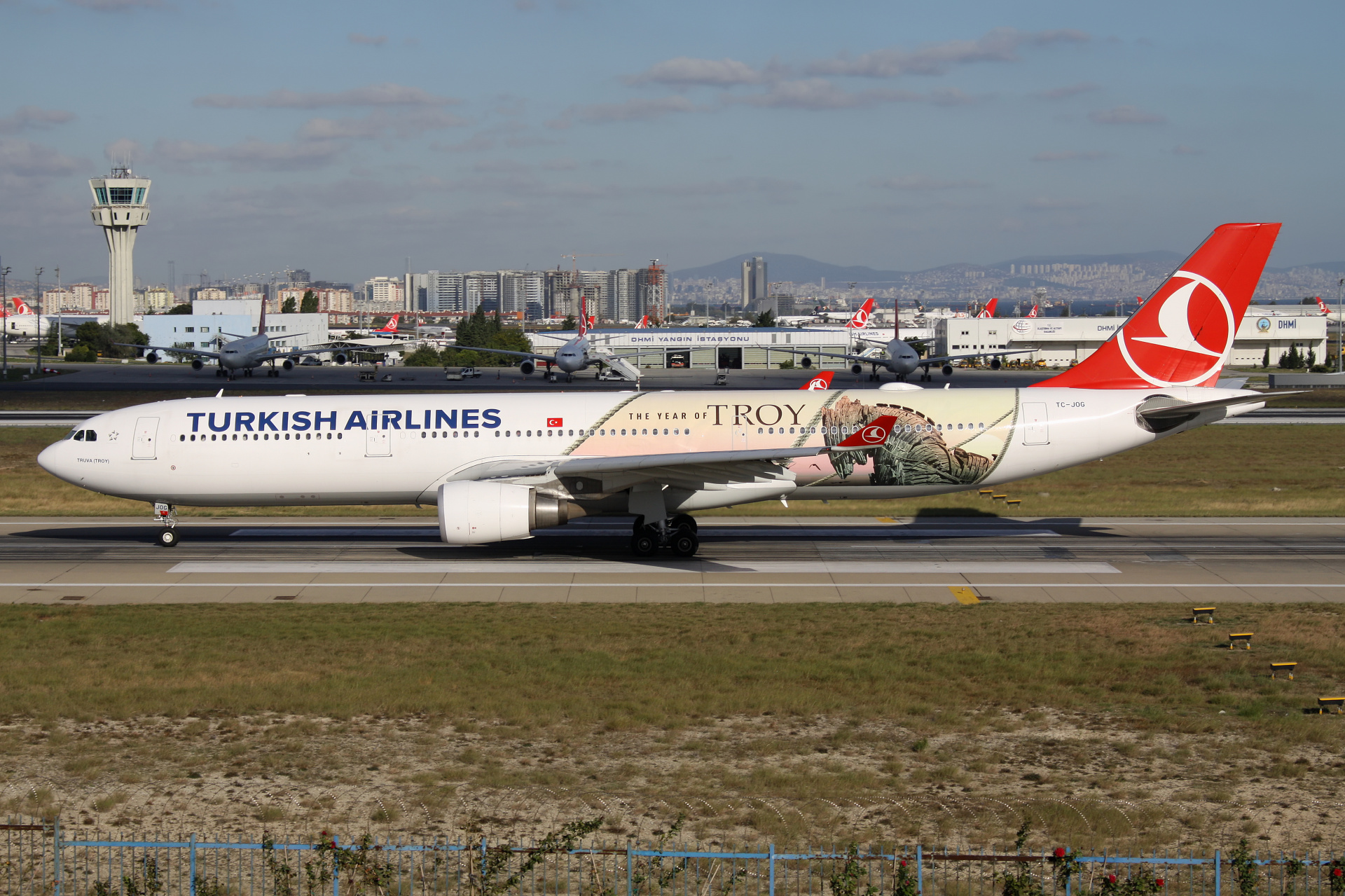 TC-JOG (malowanie The Year of Troy) (Samoloty » Port Lotniczy im. Atatürka w Stambule » Airbus A330-300 » THY Turkish Airlines)