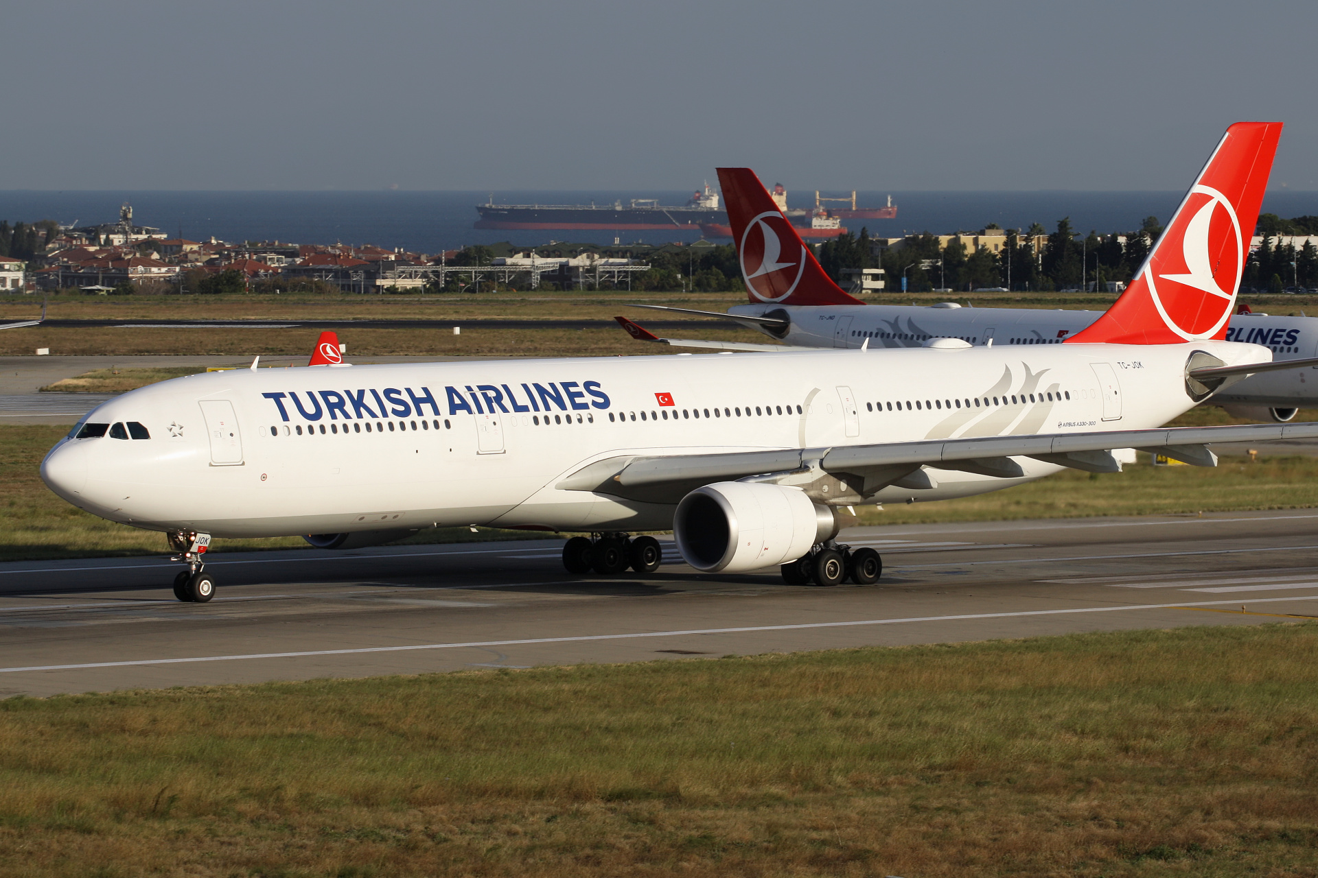TC-JOK (Samoloty » Port Lotniczy im. Atatürka w Stambule » Airbus A330-300 » THY Turkish Airlines)