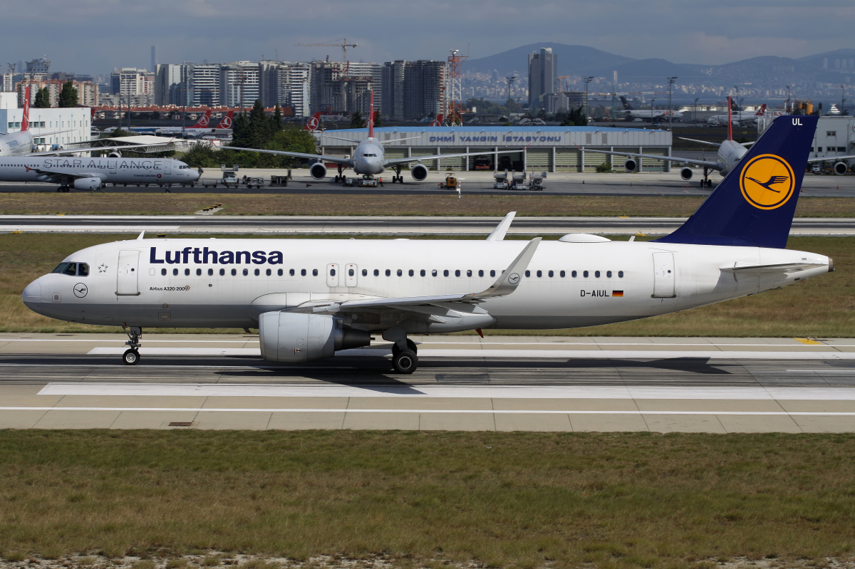 D-AIUL, Lufthansa (Samoloty » Port Lotniczy im. Atatürka w Stambule » Airbus A320-200)