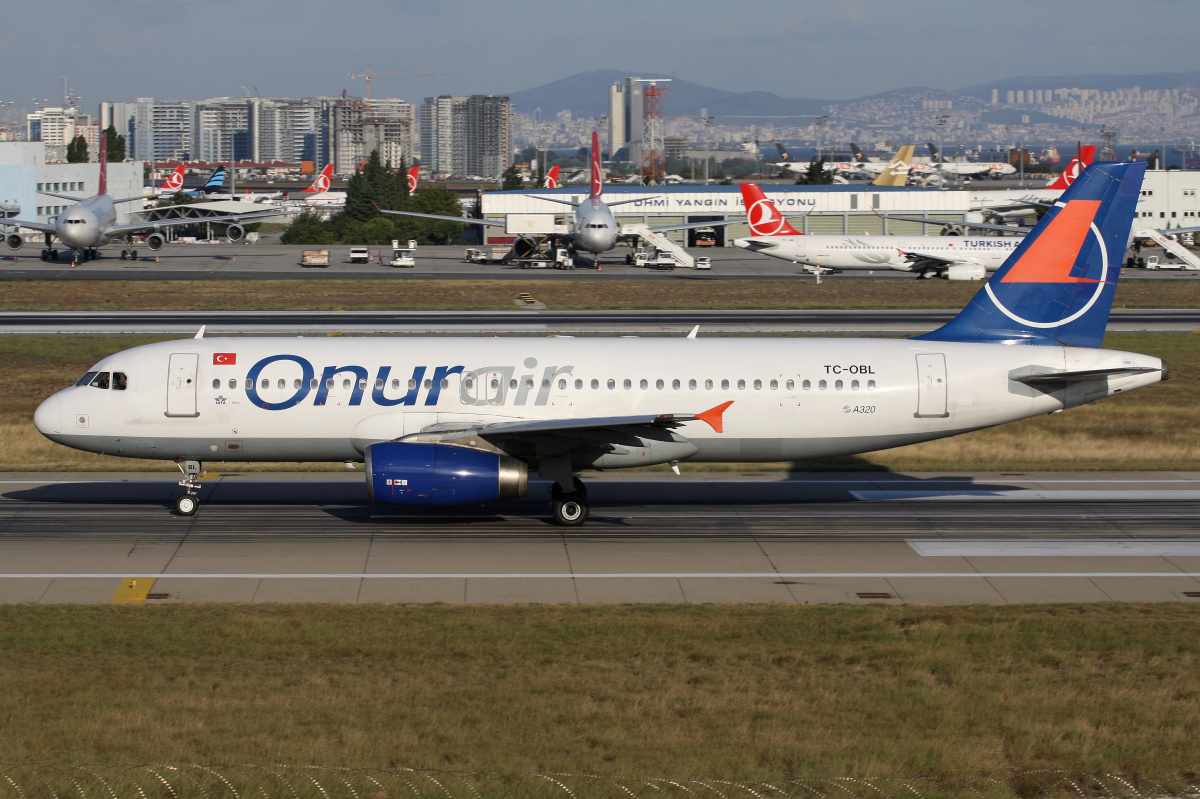 TC-OBL, Onur Air (Samoloty » Port Lotniczy im. Atatürka w Stambule » Airbus A320-200)