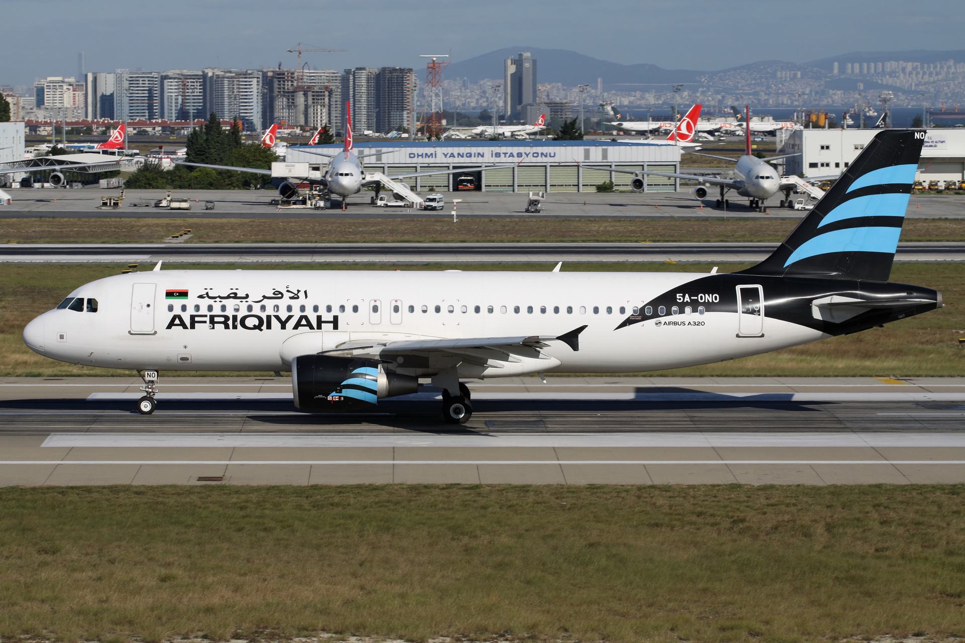5A-ONO, Afriqiyah Airways (Samoloty » Port Lotniczy im. Atatürka w Stambule » Airbus A320-200)