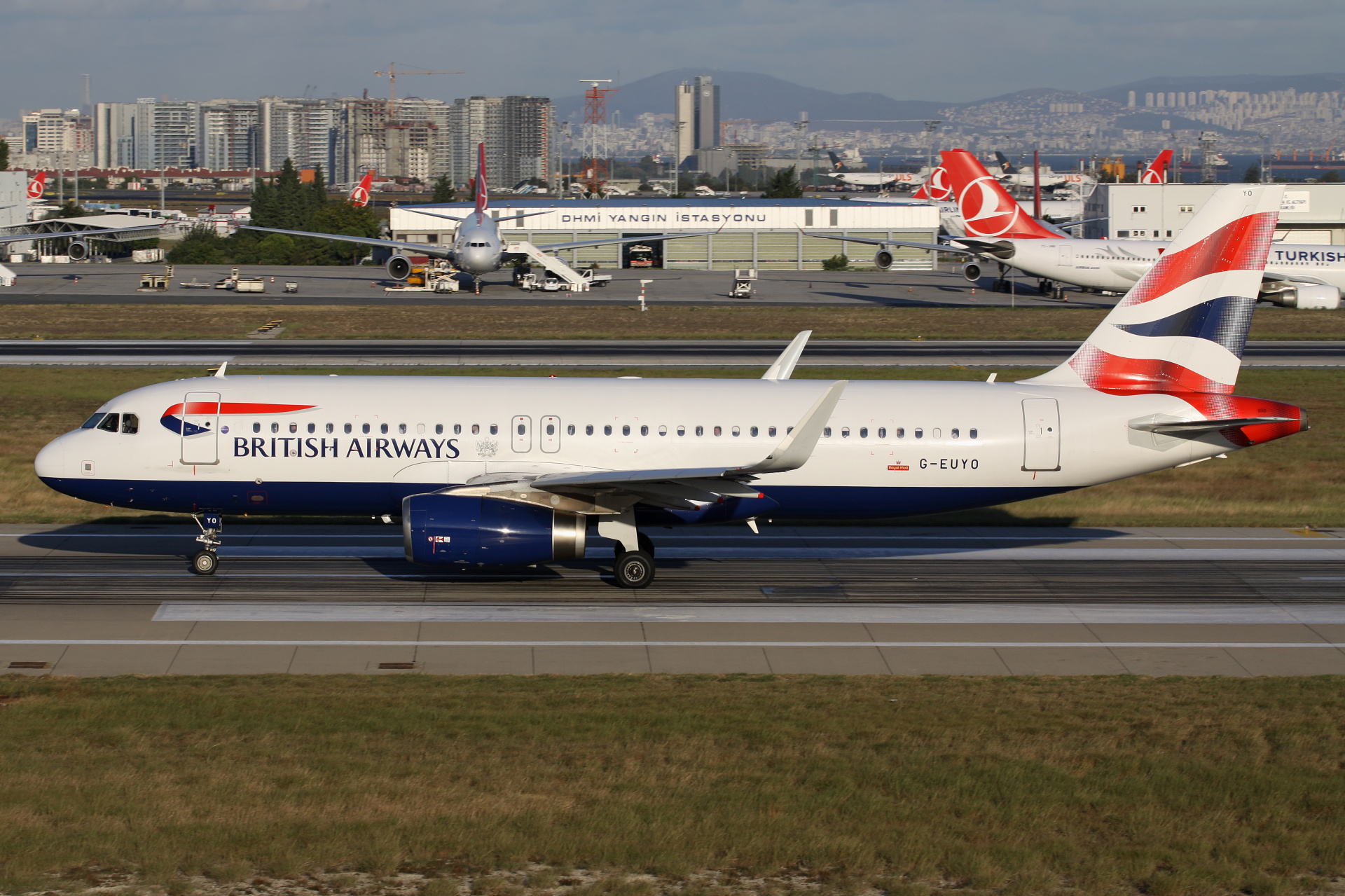 G-EUYO, British Airways (Samoloty » Port Lotniczy im. Atatürka w Stambule » Airbus A320-200)