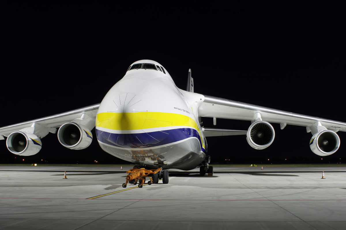 UR-82009 (Aircraft » EPWA Spotting » Antonov An-124-100 Ruslan » Antonov Airlines)