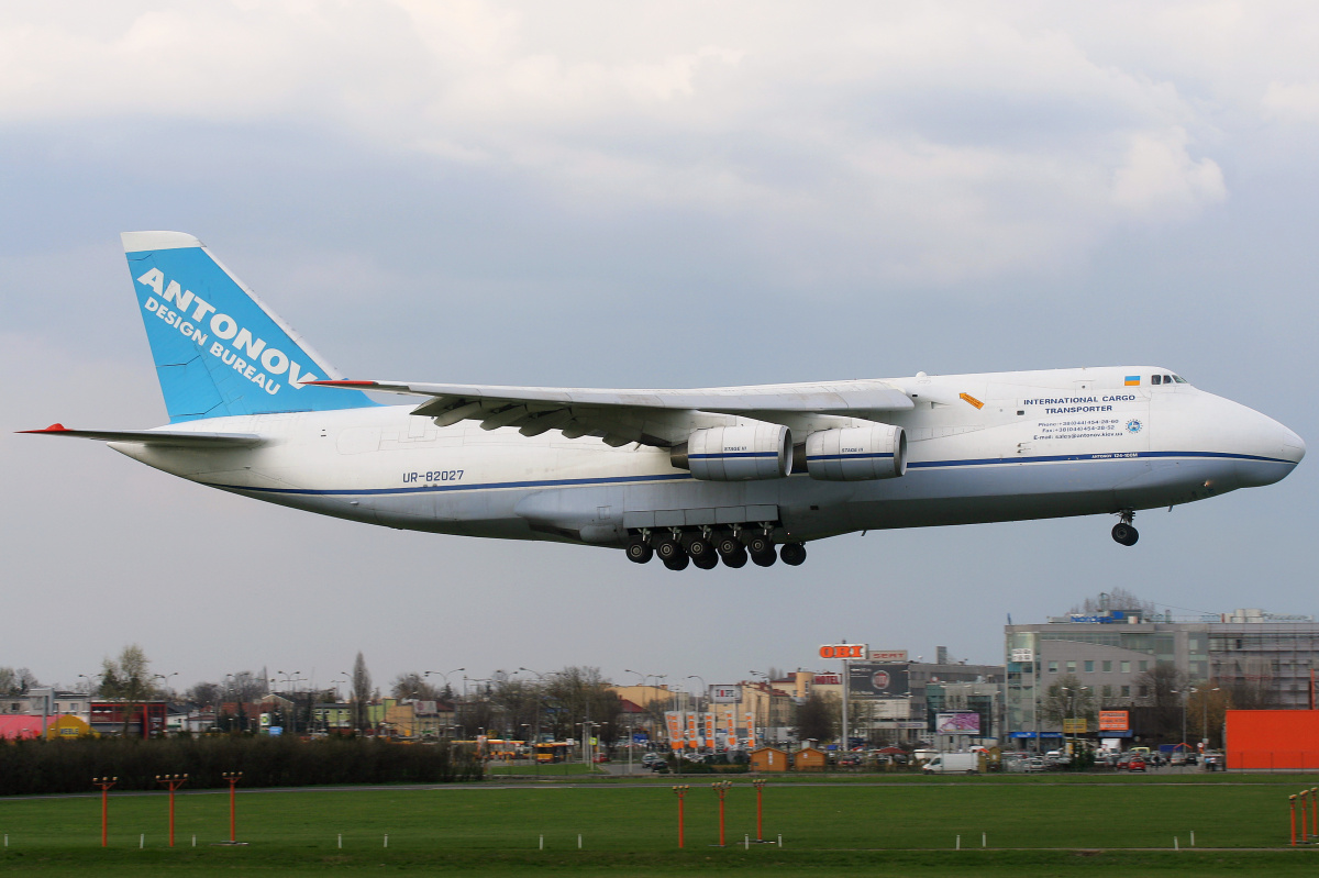 UR-82027 (Aircraft » EPWA Spotting » Antonov An-124-100 Ruslan » Antonov Airlines)