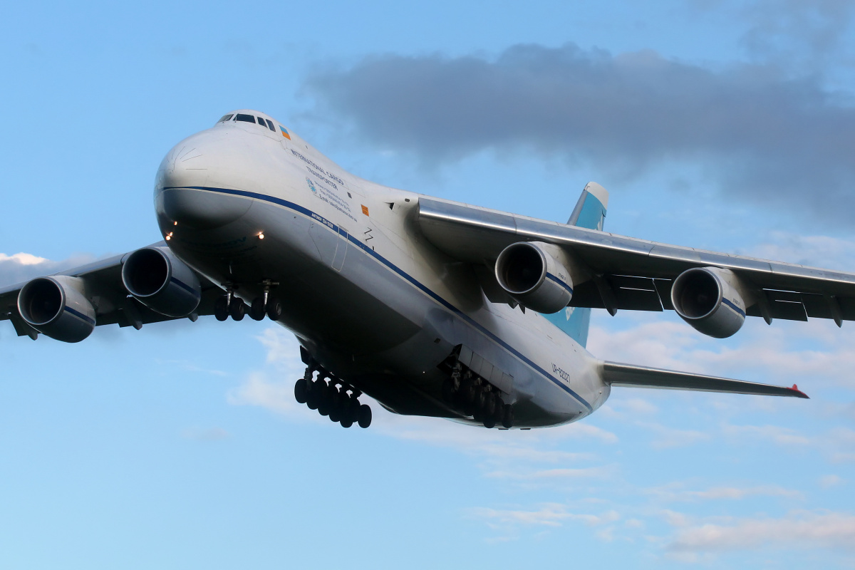 UR-82027 (Aircraft » EPWA Spotting » Antonov An-124-100 Ruslan » Antonov Airlines)