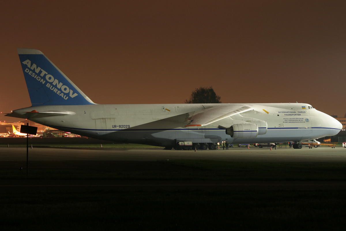 UR-82029 (Aircraft » EPWA Spotting » Antonov An-124-100 Ruslan » Antonov Airlines)