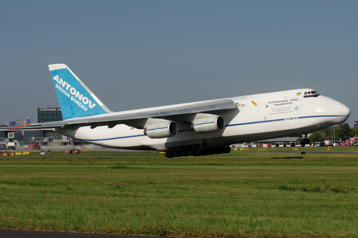 UR-82072 (Aircraft » EPWA Spotting » Antonov An-124-100 Ruslan » Antonov Airlines)