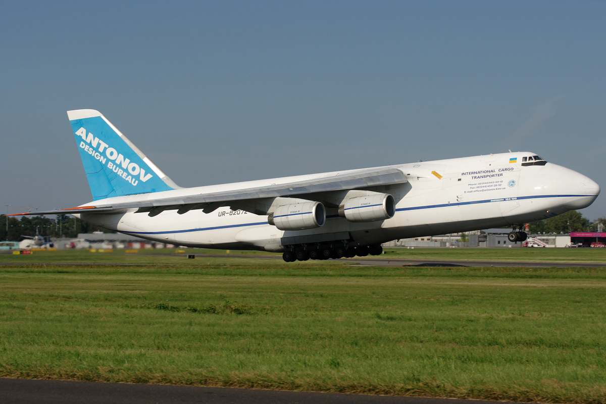 UR-82072 (Aircraft » EPWA Spotting » Antonov An-124-100 Ruslan » Antonov Airlines)