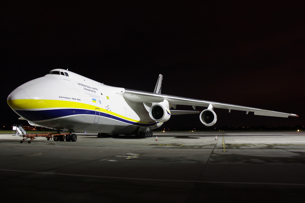 UR-82073 (nowe malowanie) (Samoloty » Spotting na EPWA » Antonow An-124-100 Rusłan » Antonov Airlines)