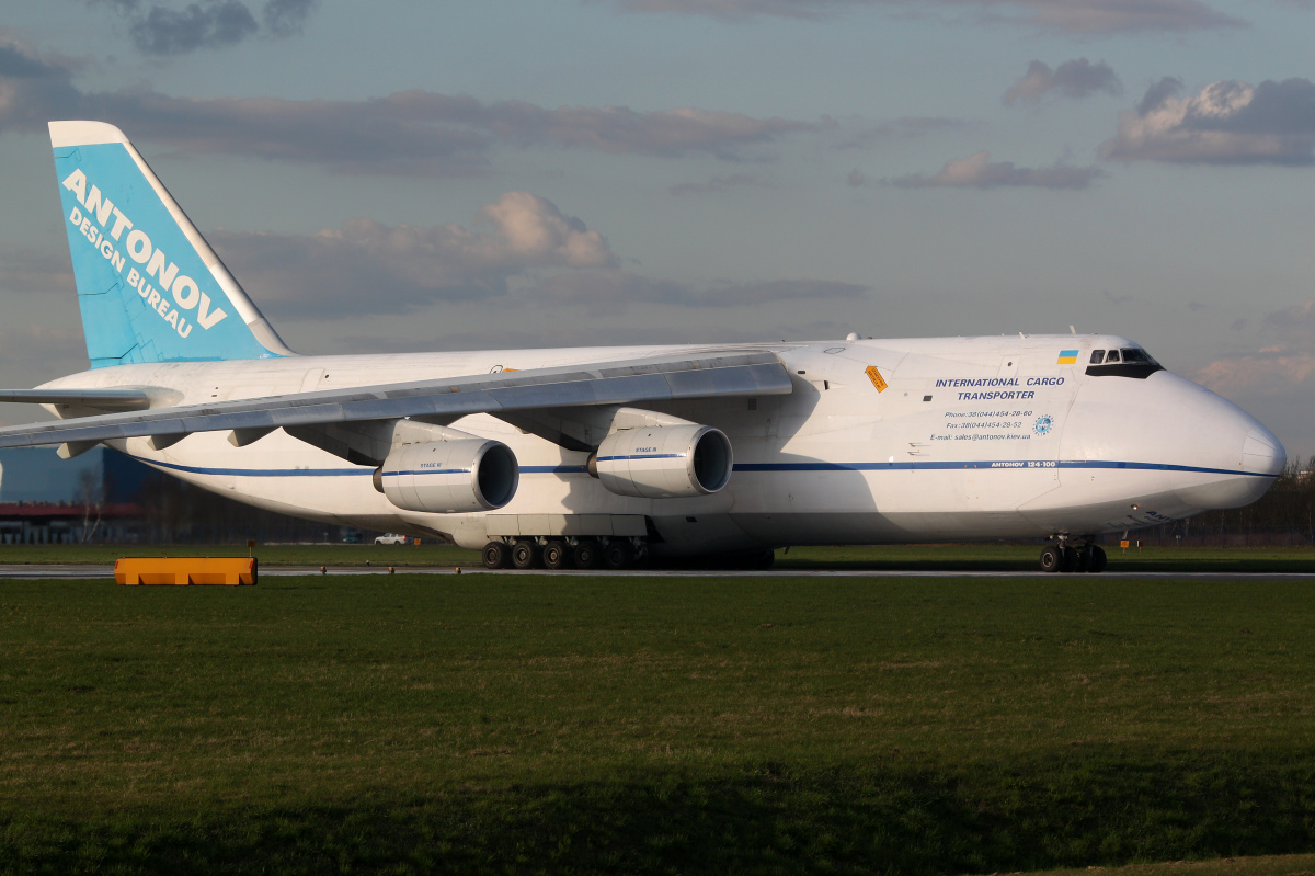 UR-82073 (Aircraft » EPWA Spotting » Antonov An-124-100 Ruslan » Antonov Airlines)