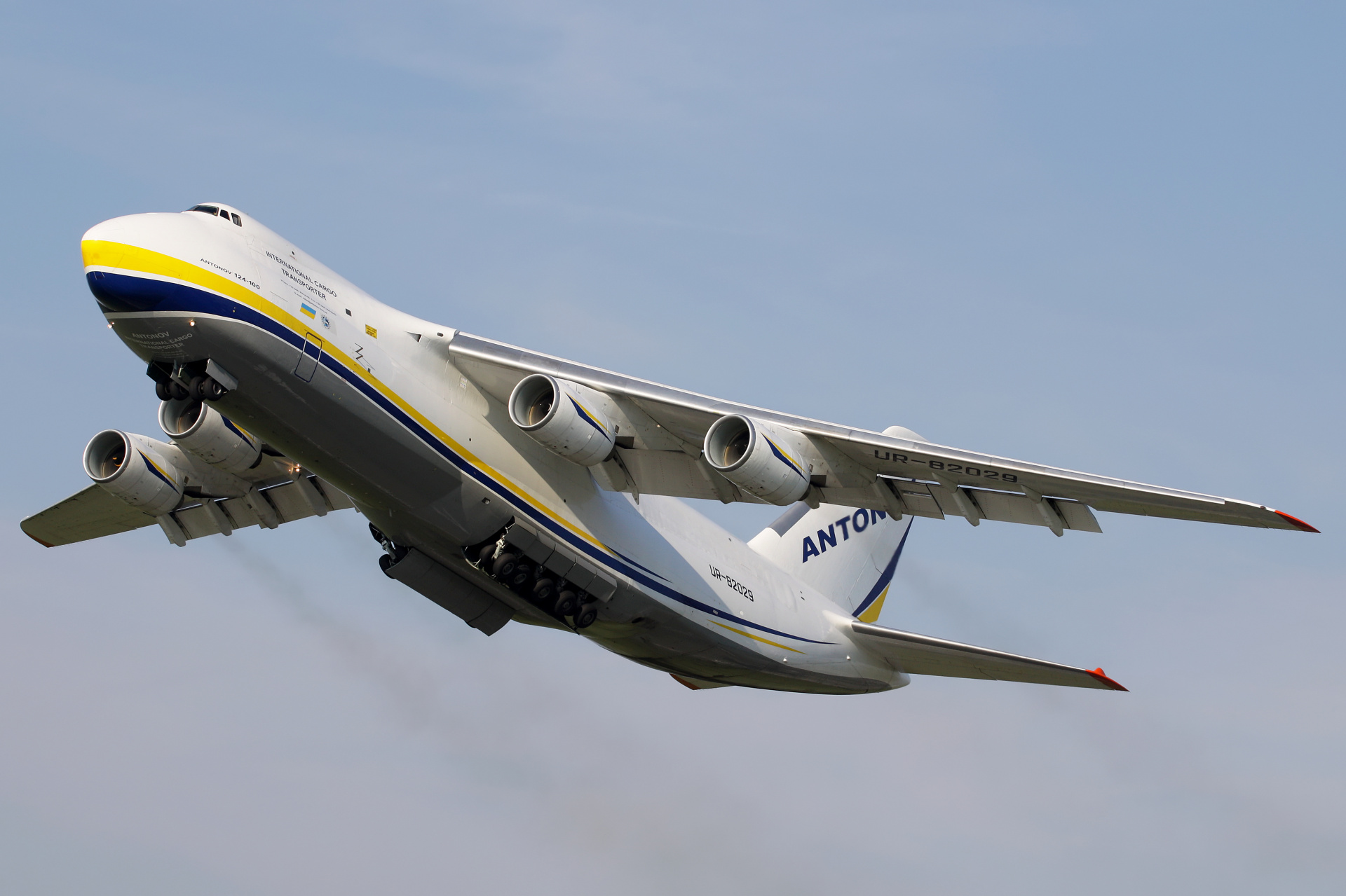 UR-82029 (new livery) (Aircraft » EPWA Spotting » Antonov An-124-100 Ruslan » Antonov Airlines)