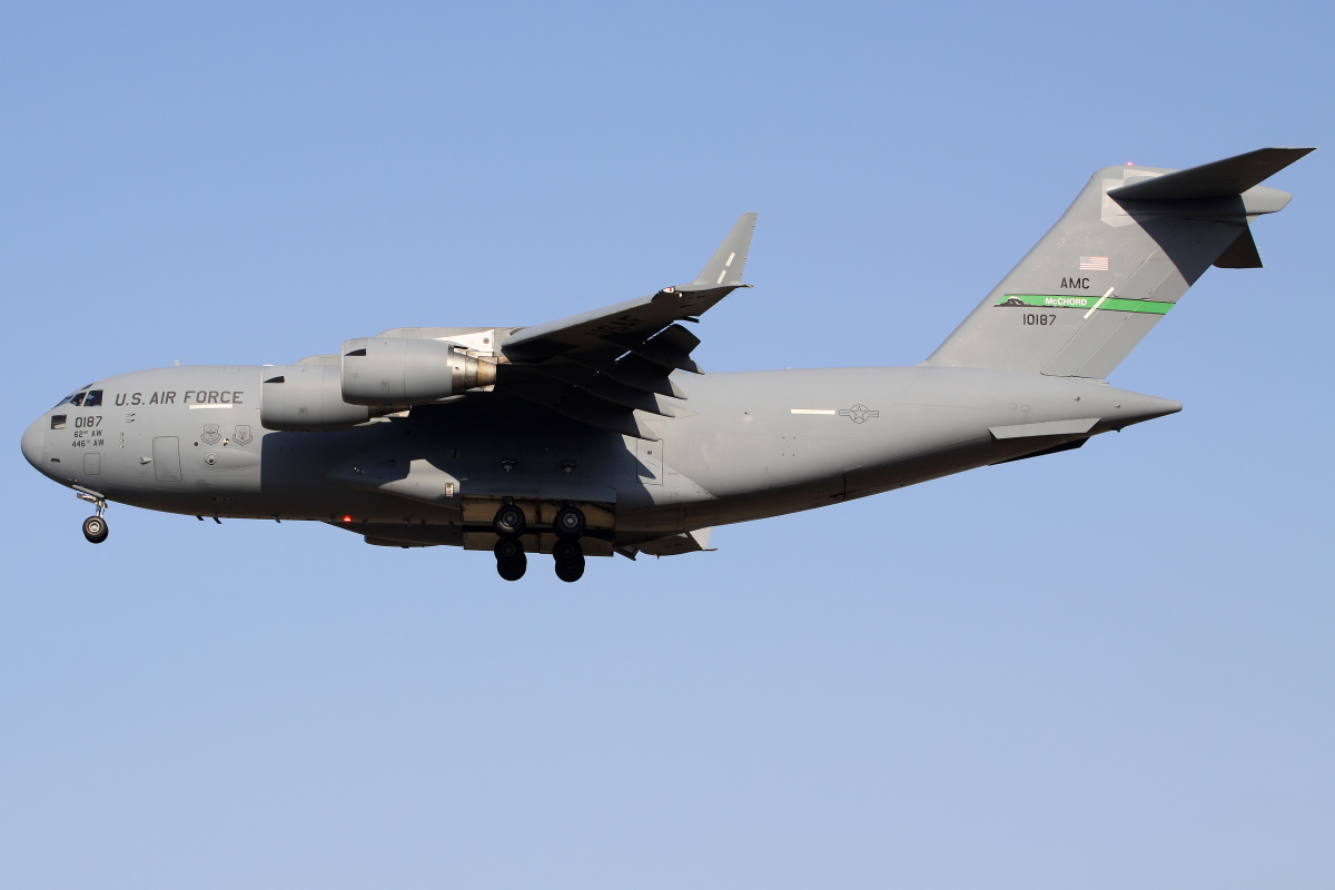 01-0187 (Samoloty » Spotting na EPWA » Boeing/McDonnell Douglas C-17/C-17A Globemaster III » Siły Powietrzne Stanów Zjednoczonych)