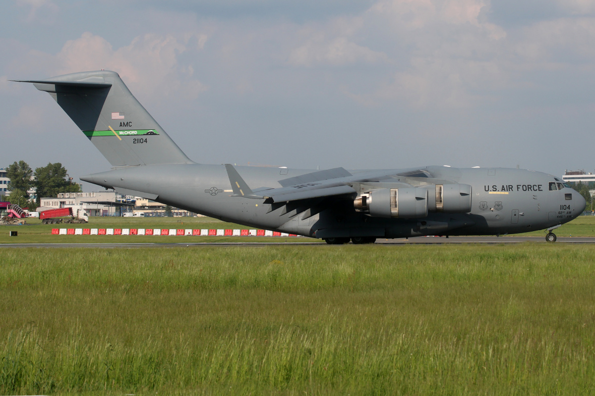 02-1104 (Aircraft » EPWA Spotting » Boeing/McDonnell Douglas C-17/C-17A Globemaster III » U.S. Air Force)