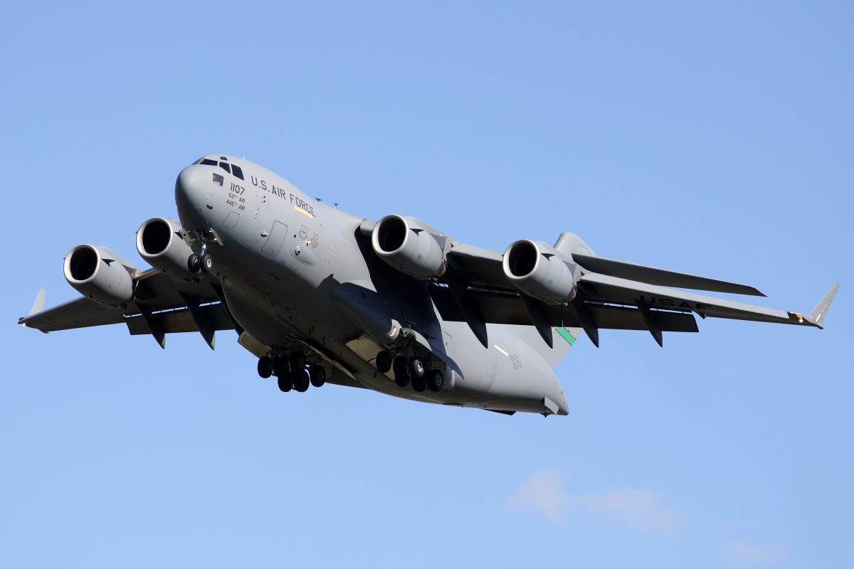 02-1107 (Aircraft » EPWA Spotting » Boeing/McDonnell Douglas C-17/C-17A Globemaster III » U.S. Air Force)