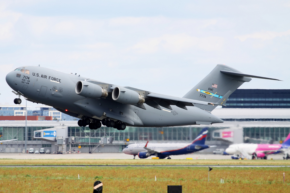 07-7174 (Samoloty » Spotting na EPWA » Boeing/McDonnell Douglas C-17/C-17A Globemaster III » Siły Powietrzne Stanów Zjednoczonych)