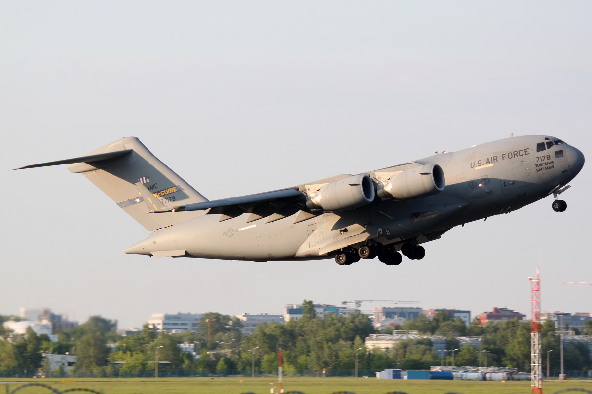 07-7178 (Samoloty » Spotting na EPWA » Boeing/McDonnell Douglas C-17/C-17A Globemaster III » Siły Powietrzne Stanów Zjednoczonych)