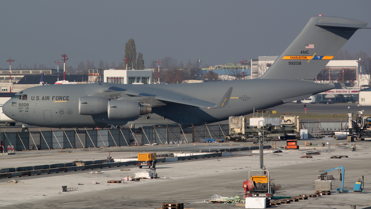 09-9208 (Aircraft » EPWA Spotting » Boeing/McDonnell Douglas C-17/C-17A Globemaster III » U.S. Air Force)