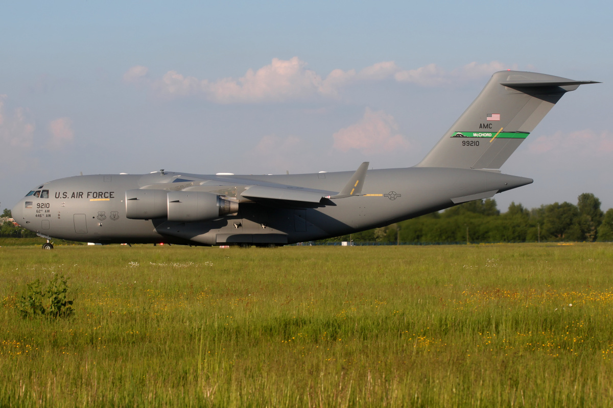 09-9210 (Aircraft » EPWA Spotting » Boeing/McDonnell Douglas C-17/C-17A Globemaster III » U.S. Air Force)