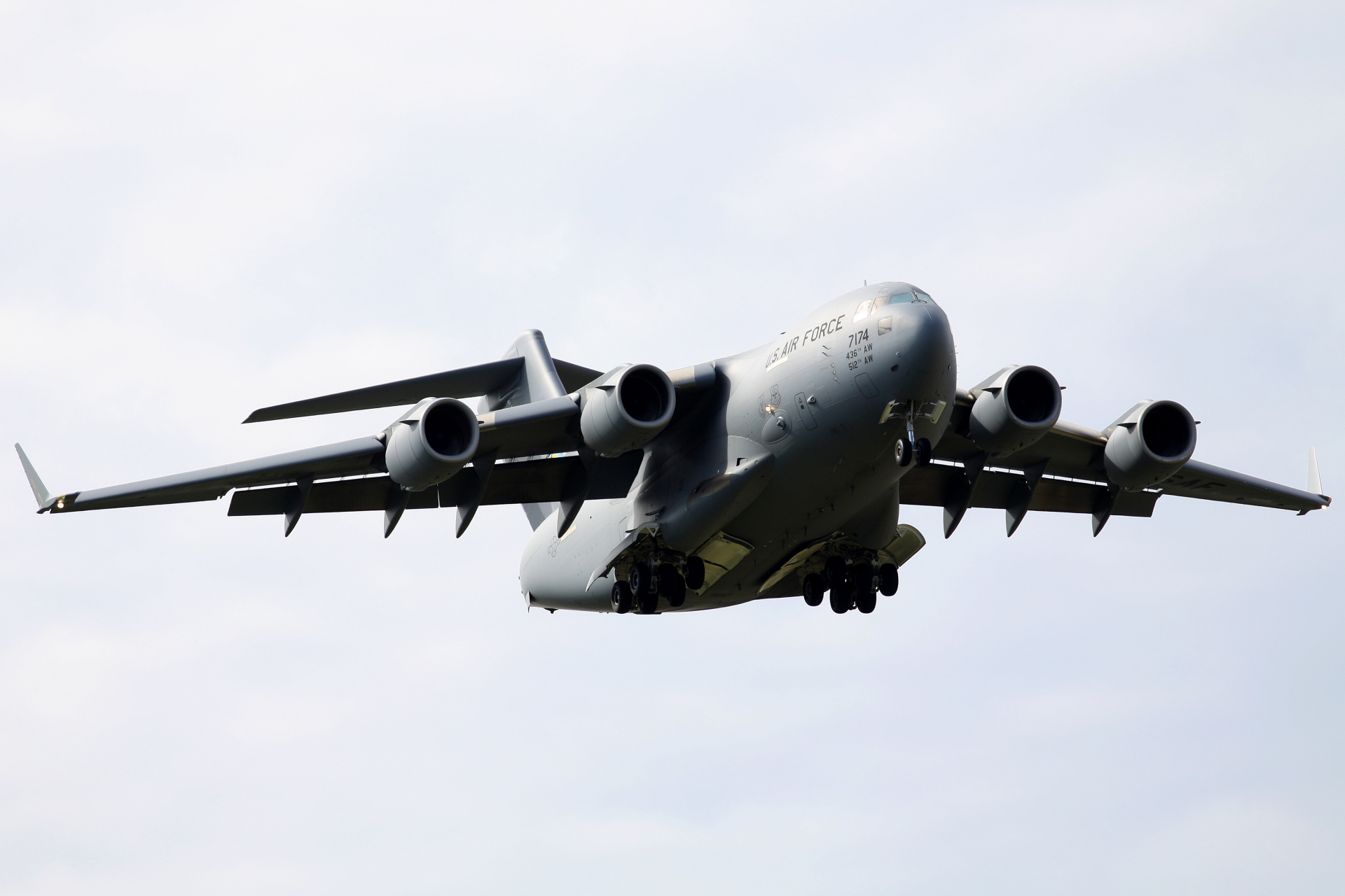 07-7174 (Samoloty » Spotting na EPWA » Boeing/McDonnell Douglas C-17/C-17A Globemaster III » Siły Powietrzne Stanów Zjednoczonych)