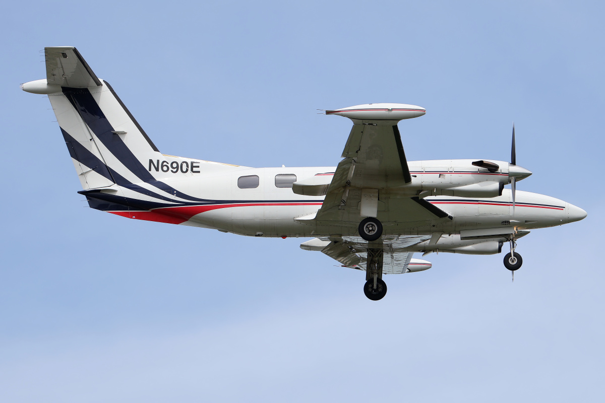 720 Cheyenne IIIA, N690E, prywatny (Samoloty » Spotting na EPWA » Piper PA-42 Cheyenne)