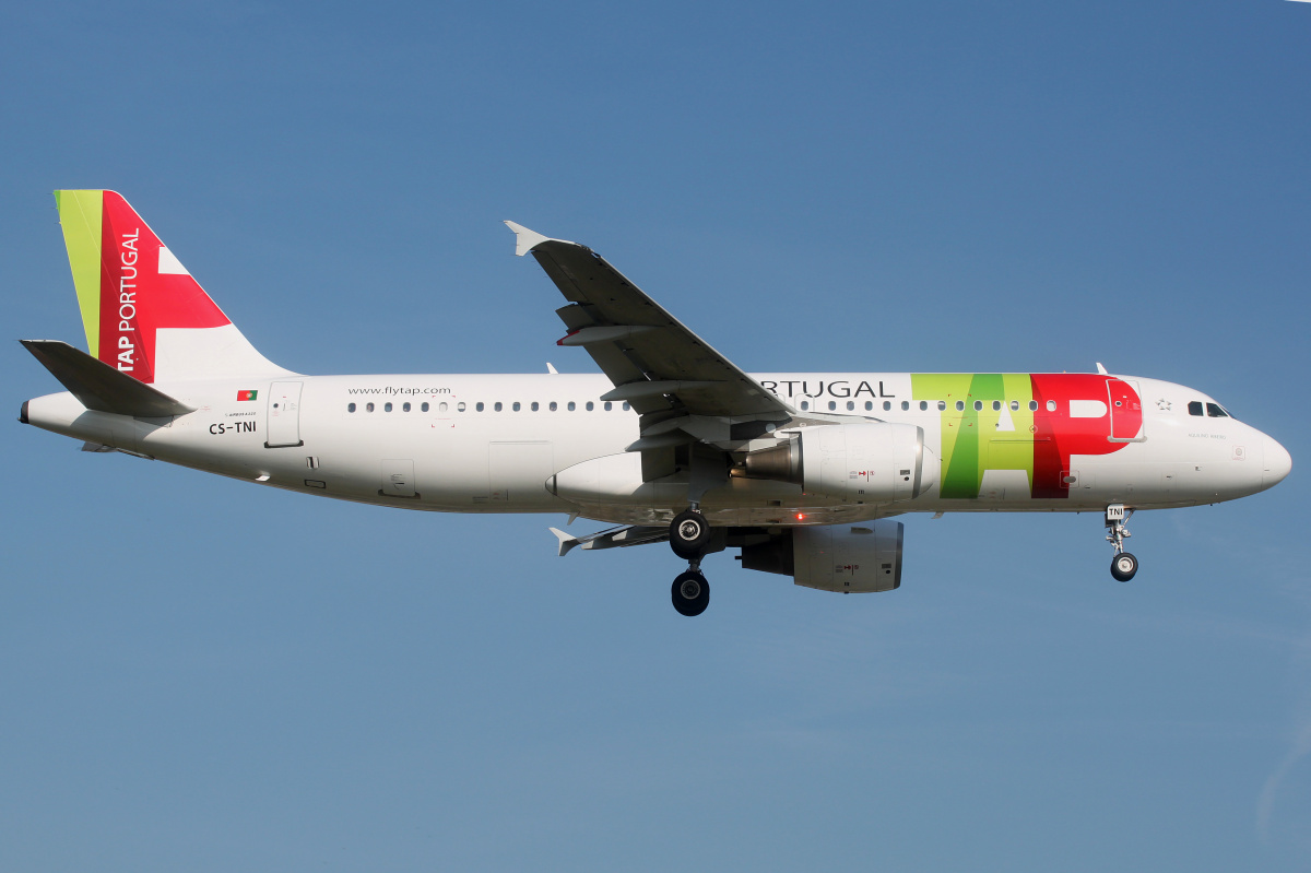 CS-TNI (Aircraft » EPWA Spotting » Airbus A320-200 » TAP Air Portugal)