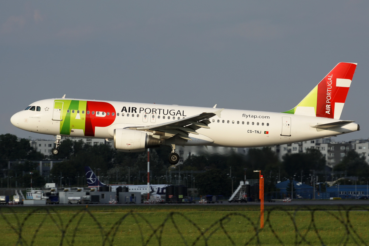 CS-TNJ (Aircraft » EPWA Spotting » Airbus A320-200 » TAP Air Portugal)