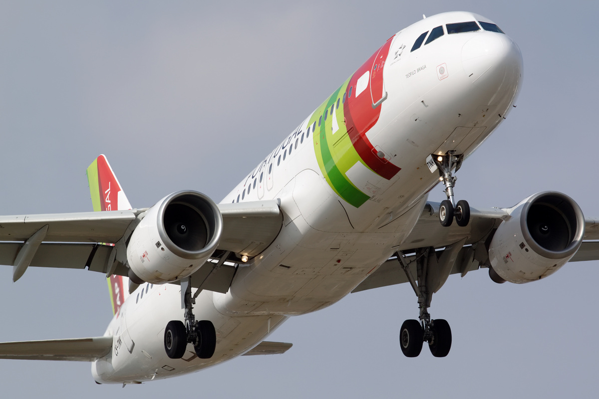 CS-TNK (Samoloty » Spotting na EPWA » Airbus A320-200 » TAP Air Portugal)