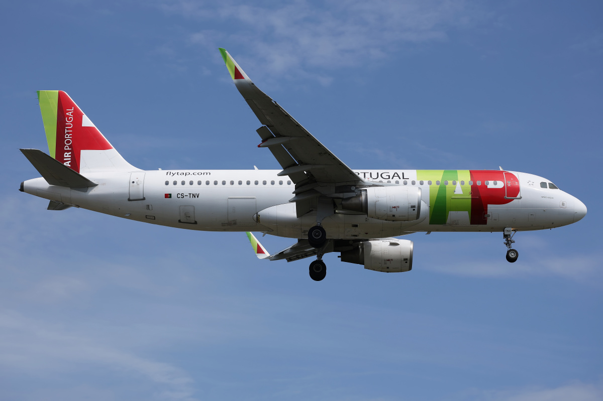 CS-TNV (Aircraft » EPWA Spotting » Airbus A320-200 » TAP Air Portugal)